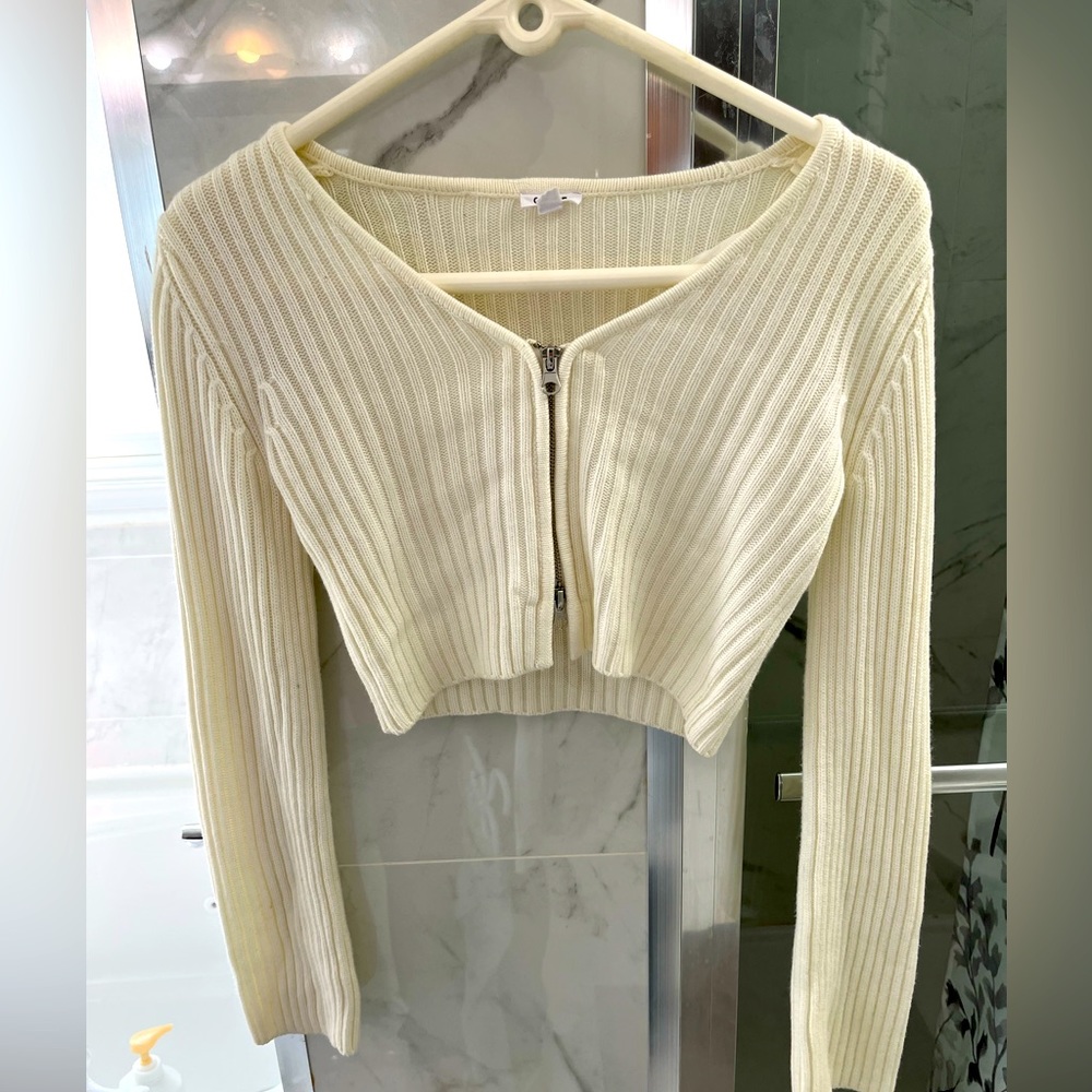 Garage long sleeve zip up crop top in XXS